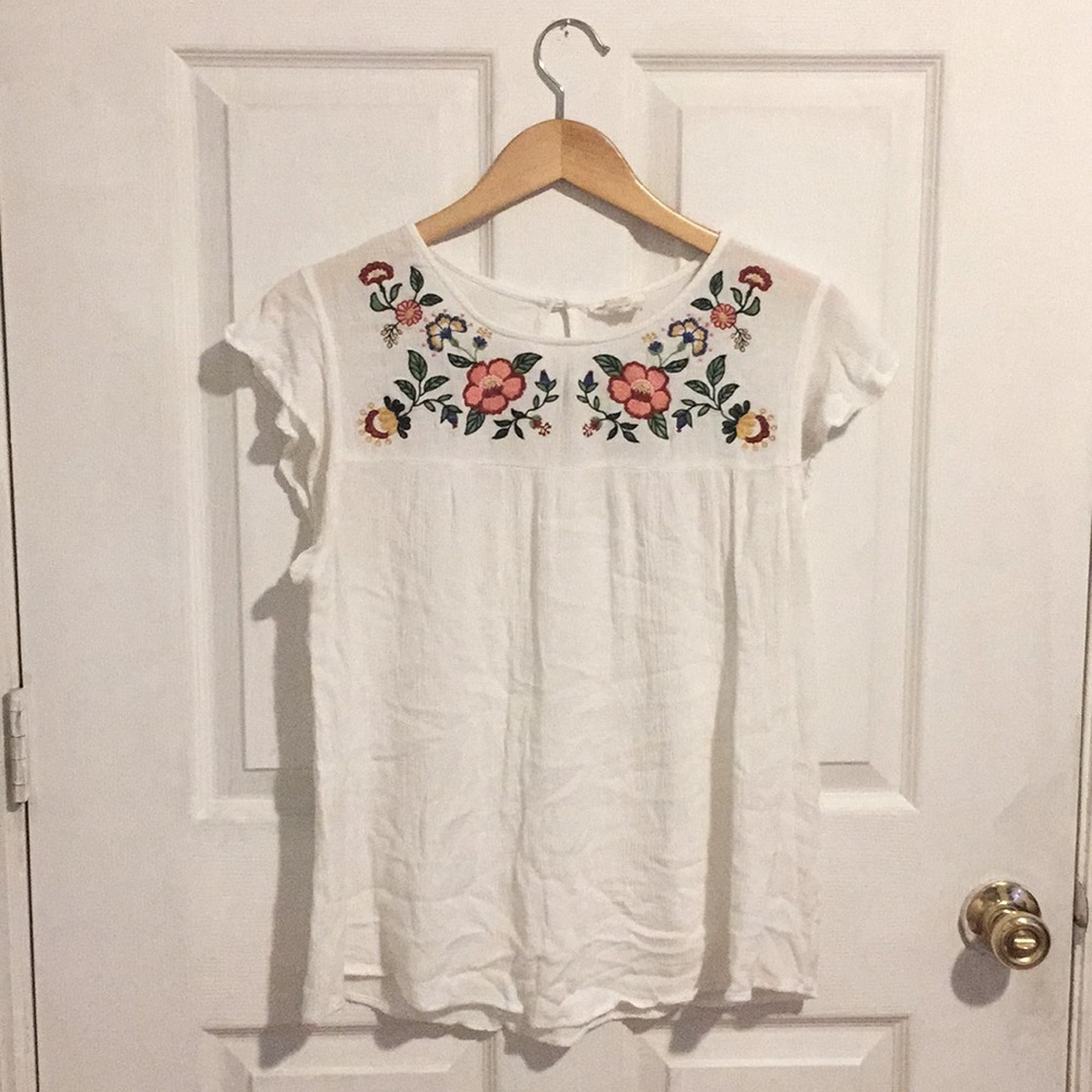 🌸 🌿 Embroidered Top